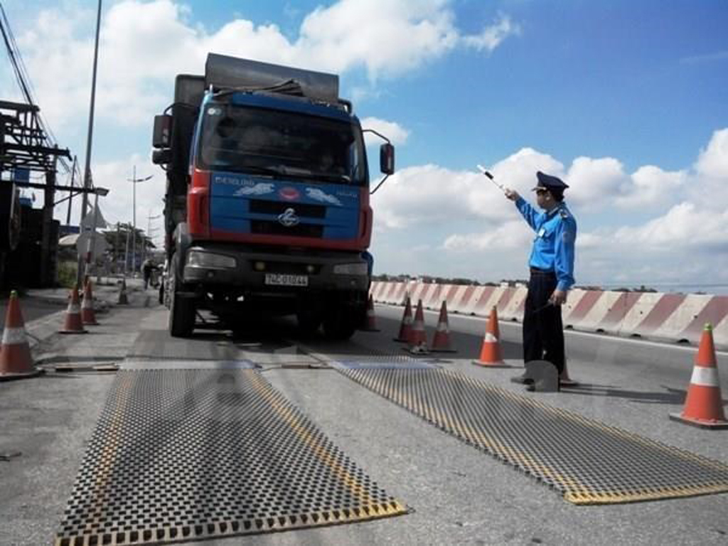 Chấn chỉnh tình trạng xe ô tô chở hàng quá tải trọng