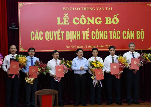 Trao quyết định bổ nhiệm Phó cục trưởng Cục Đăng kiểm Phạm Minh Thành