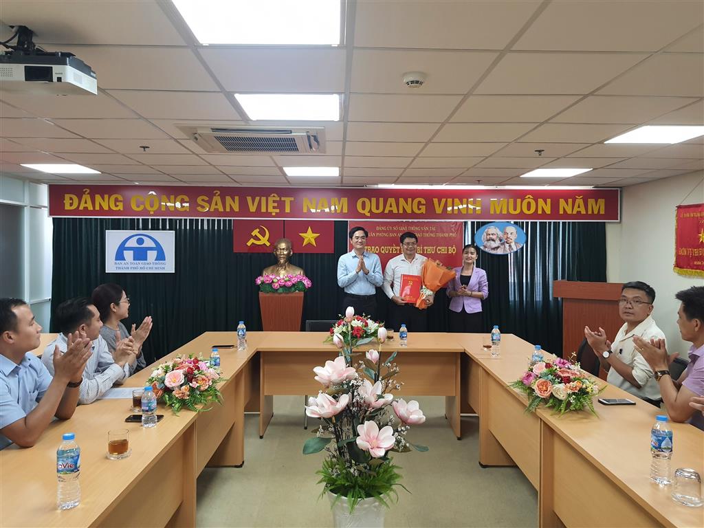 Công bố Quyết định Chỉ định Bí thư Chi bộ Văn phòng Ban An toàn giao thông Thành phố